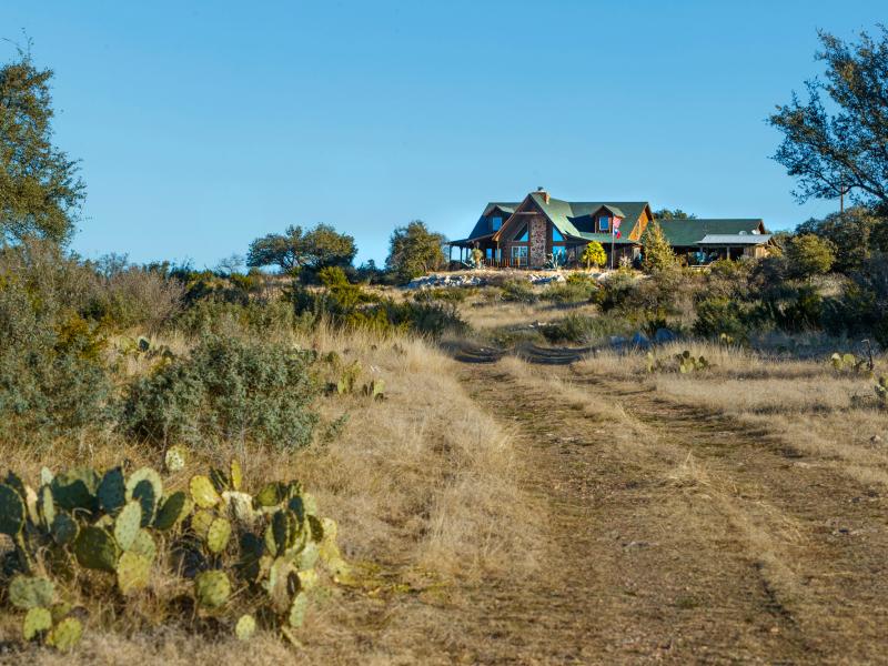 The M&M Wildlife Ranch has screened in porches provide guests four seasons entertainment.